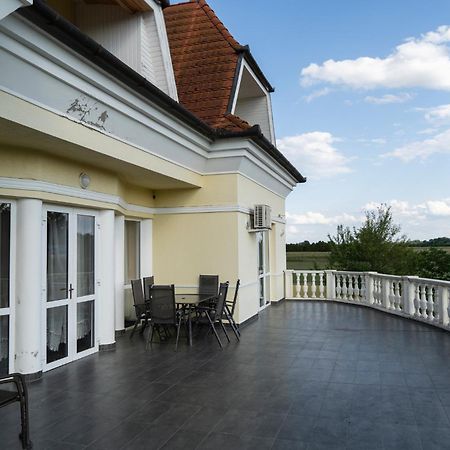 Elite Boutique Villa Oerkeny Orkeny ภายนอก รูปภาพ