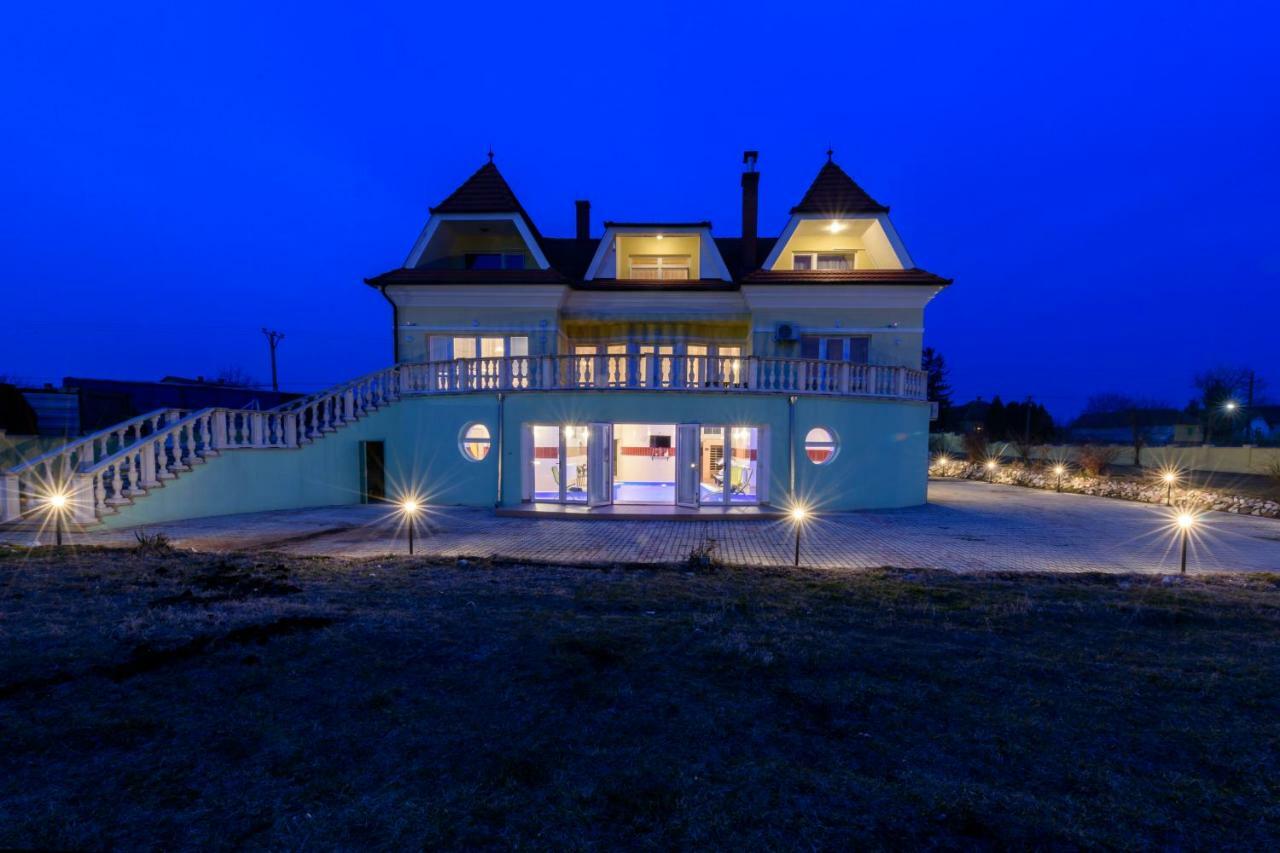 Elite Boutique Villa Oerkeny Orkeny ภายนอก รูปภาพ