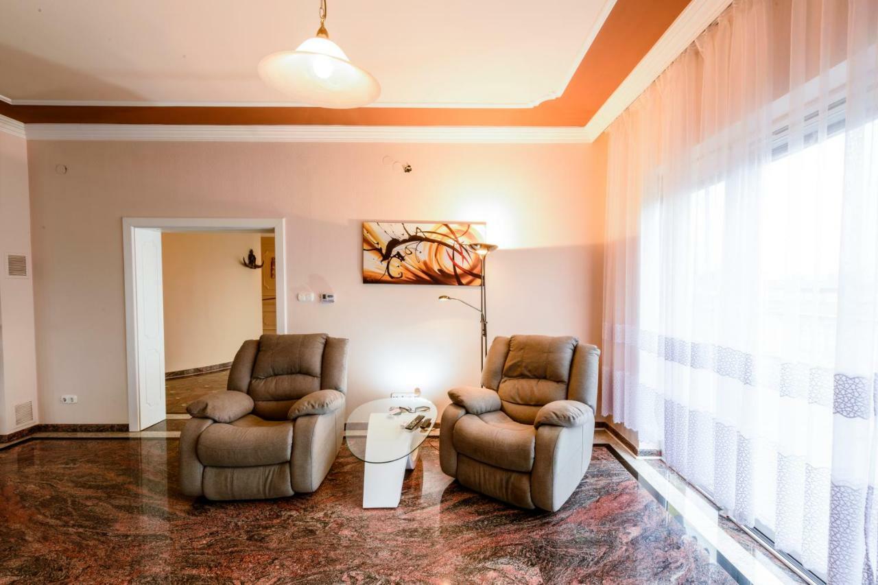 Elite Boutique Villa Oerkeny Orkeny ภายนอก รูปภาพ